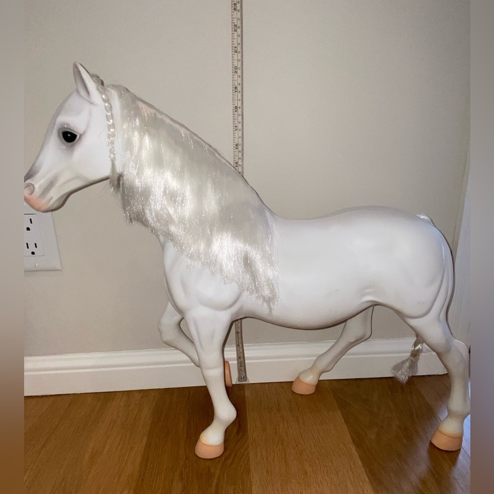 “Our Generation” white horse with 2 piece quilted blanket and 4 leg protectors